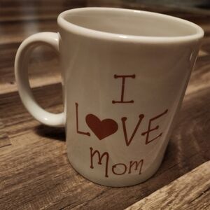 I LOVE MOM COFFEE/ TEA MUG! Mother's Day Gift!